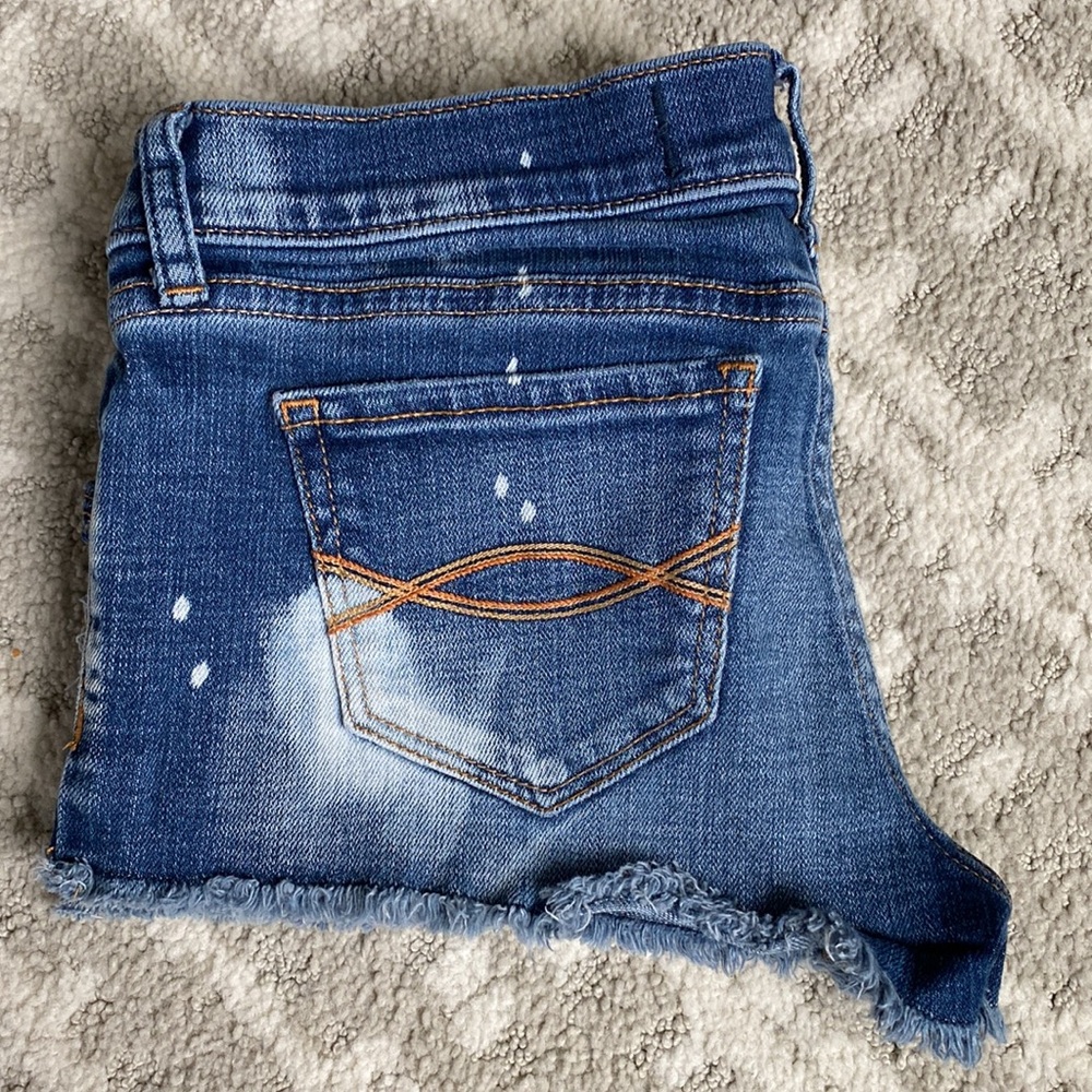 •Abercrombie & Fitch• Distressed Low-Rise Jean Shorts - Picture 9 of 11